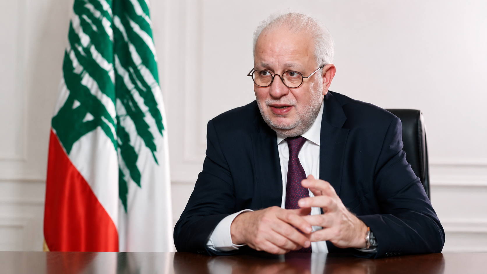 لبنان يلوح بمطالبة إيران بتعويضات عن أضرار الحرب وتمويل حزب الله